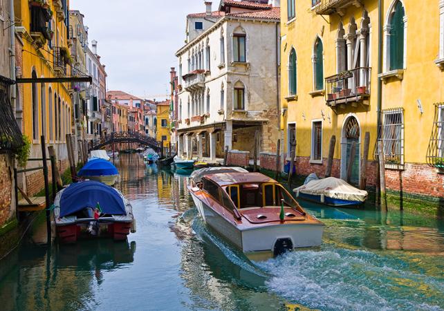 Transfert en bateau taxi de l’aéroport Marco Polo jusqu’à votre hôtel à Venise