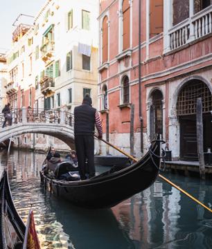 Balade en gondole sur les canaux de Venise - Dîner au restaurant inclus - En français