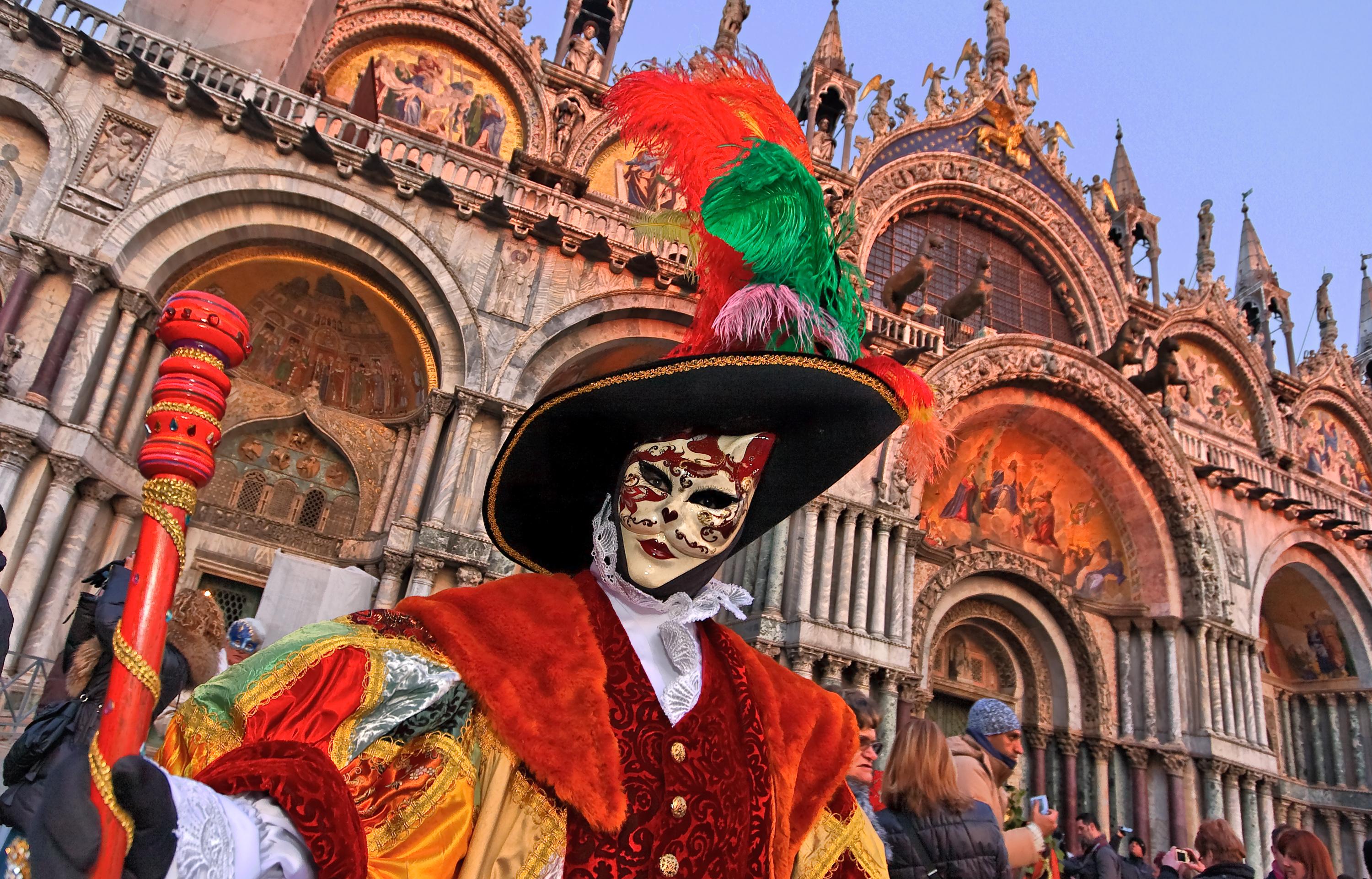 Carnaval de Veneza: Baile de máscaras em um palácio veneziano com locação de figurinos incluído