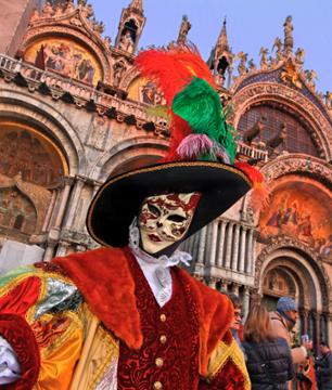Carnaval de Venise : Location de costume traditionnel, déjeuner spectacle, tour en gondole et parade des costumes sur la Place Saint Marc