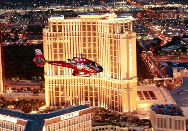 Survol en hélicoptère : Las Vegas en soirée (transport VIP en option)