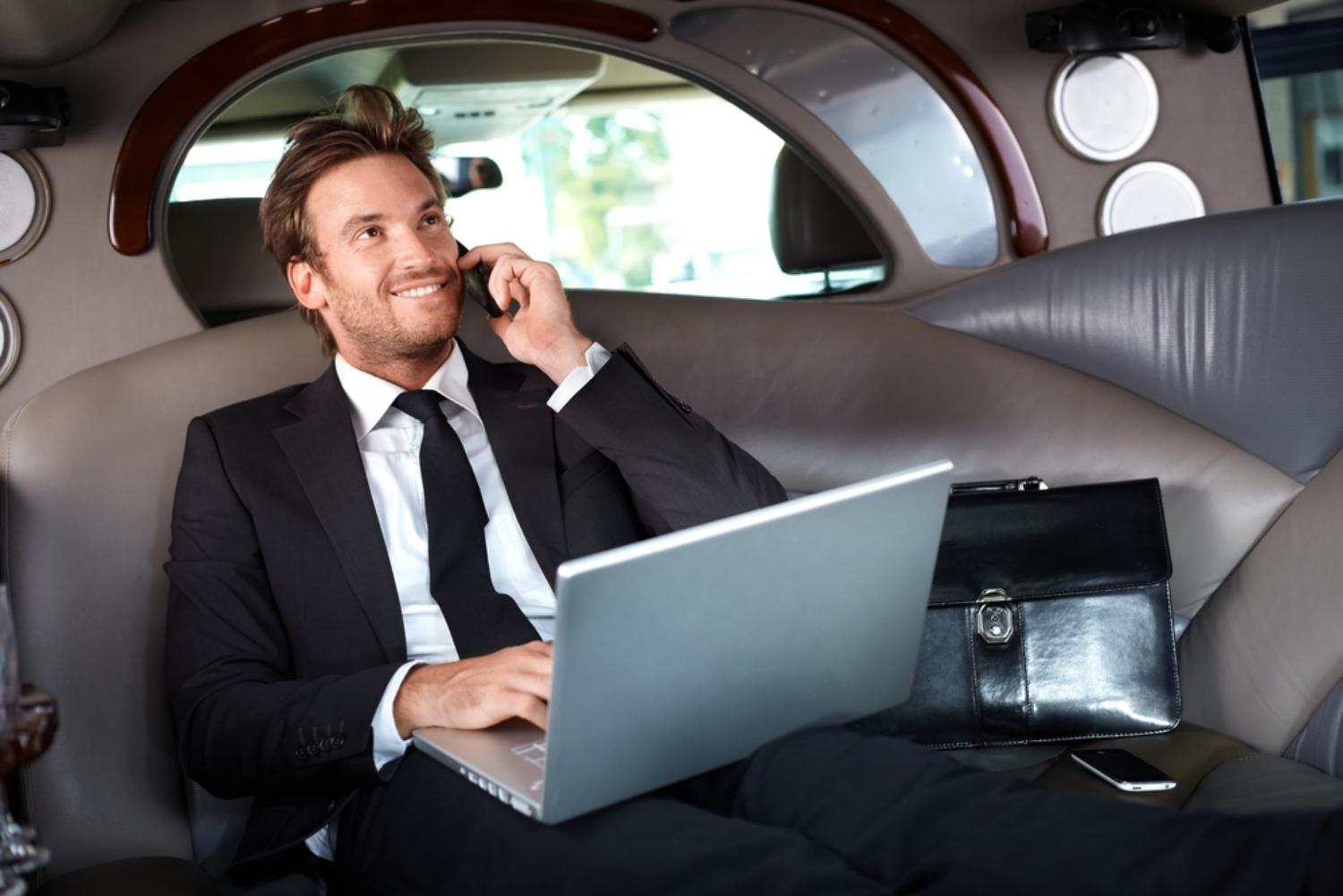 Limousine / Private Transfer from your hotel to Las Vegas Airport