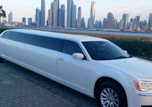 Chrysler Limousine tour in Dubai - 1h rental with a chauffeur