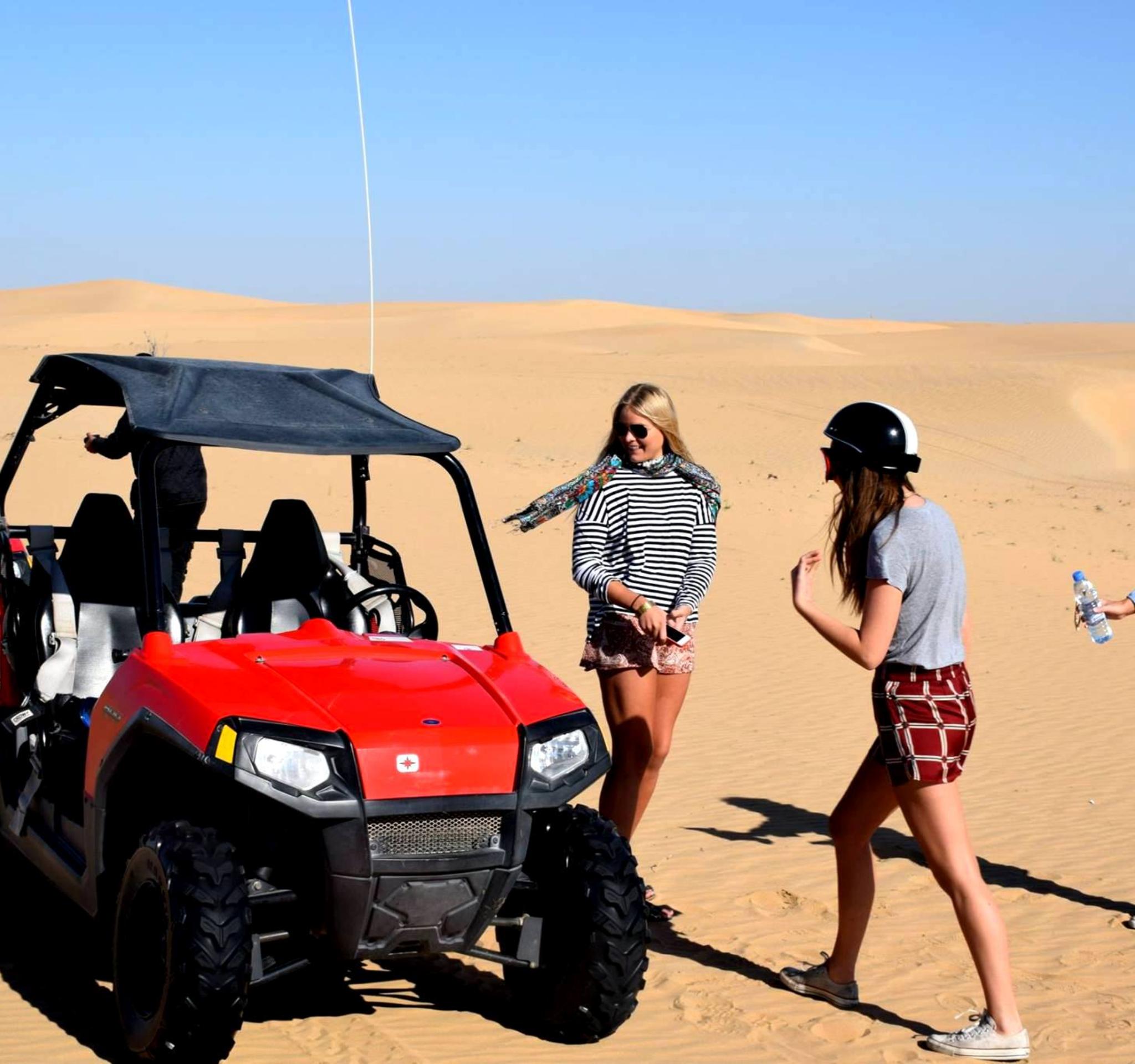 Conduite de Buggy dans le désert de Dubai