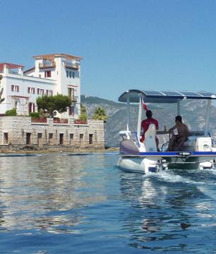 Solar Boat Cruise between Nice and Monaco (1 hour)