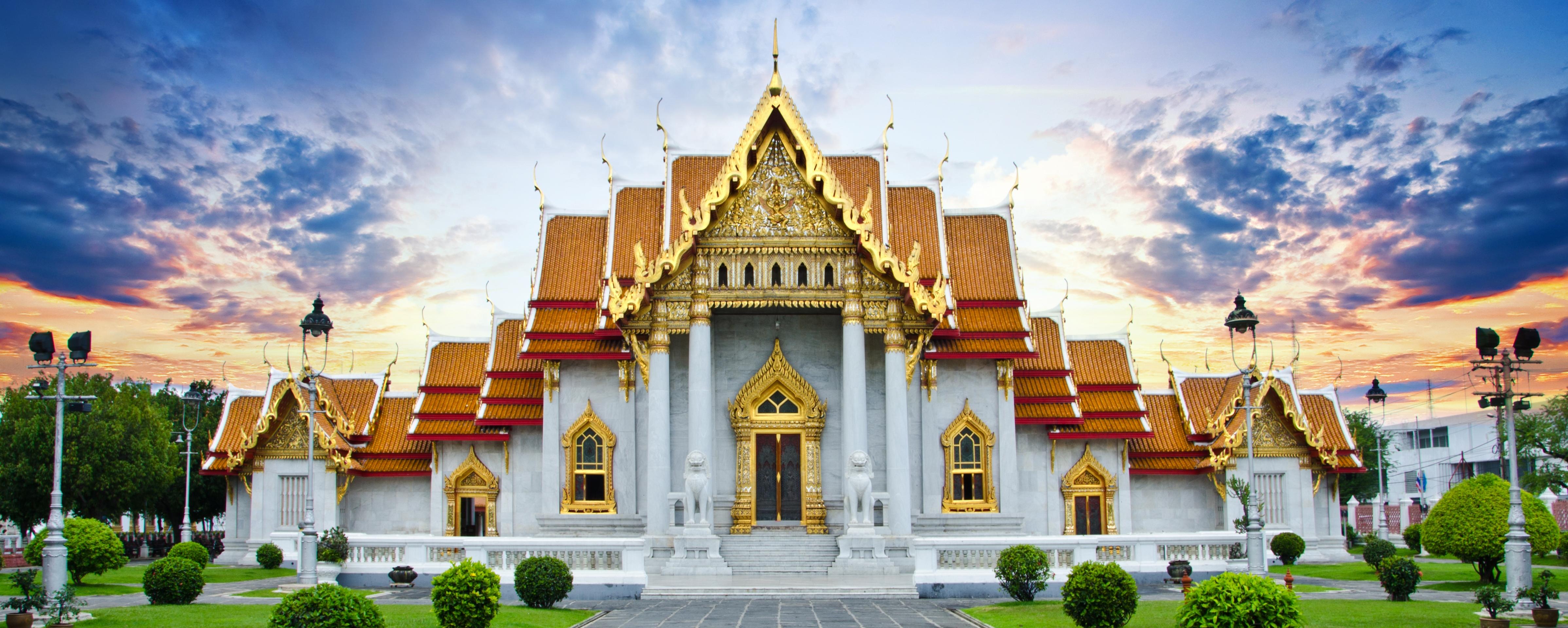 Walking Tour of Bangkok's Most Beautiful Temples