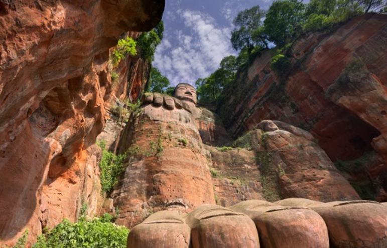 Guided Tour by Minibus and on Foot – Leshan Giant Buddha and panda centre
