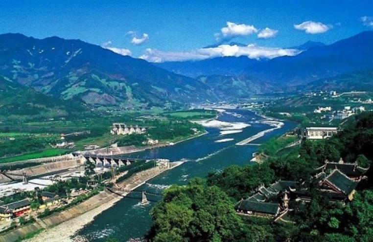 Guided Tour of Dujiangyan and Mount Qingcheng – Private tour