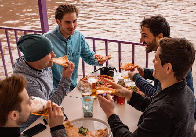 Party Cruise in Budapest: Pizza & Beer