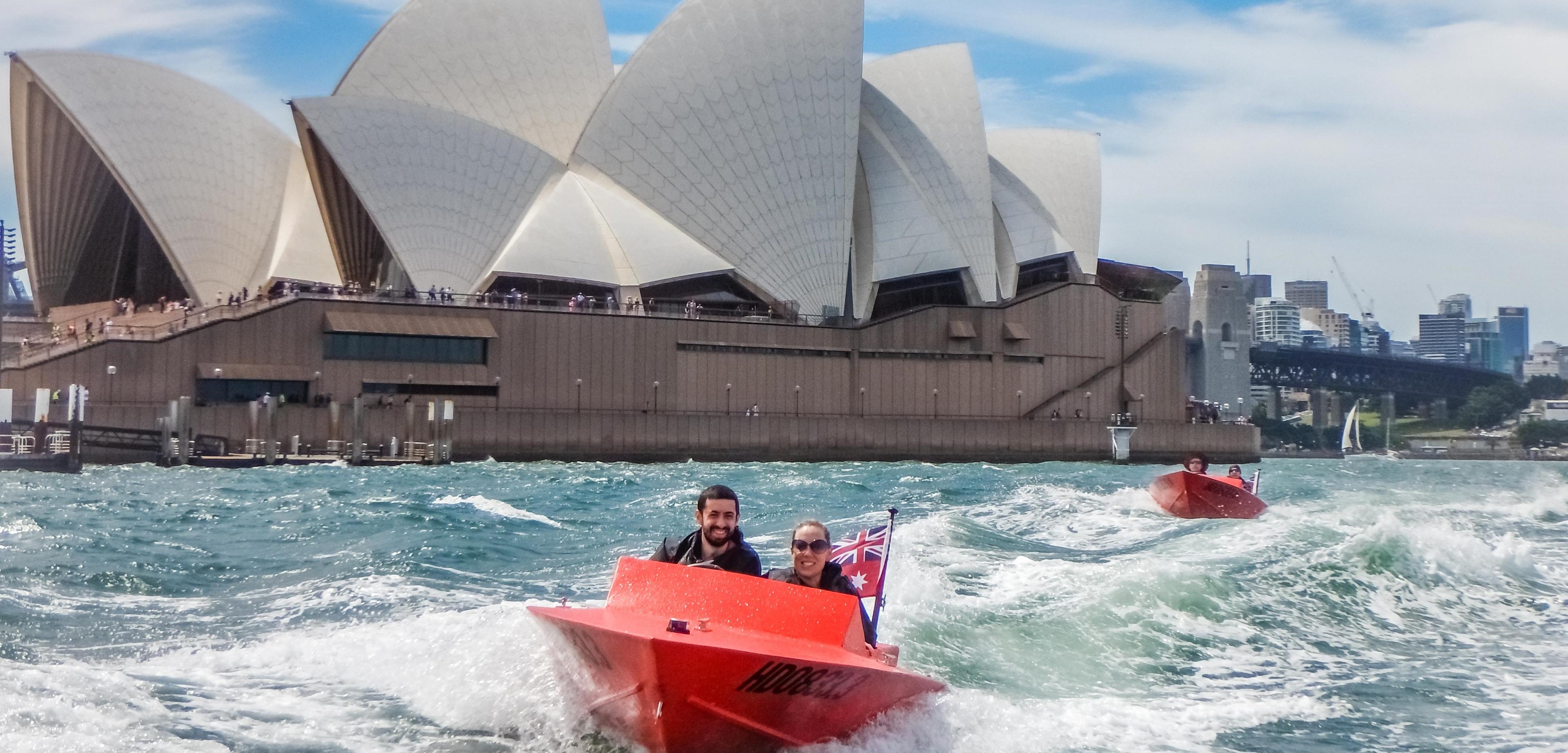 Guided speedboat drive guide on Sydney's bay