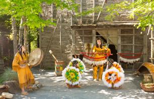 Visite guidée, repas traditionnel et spectacle amérindien au Site Traditionnel Huron « Onhoüa Chetek8e » de Wendake à Québec
