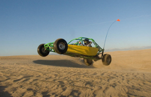 Corrida de buggy no deserto