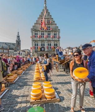 Guided Visit of a Cheese Market in Alkmaar - Departure from Amsterdam