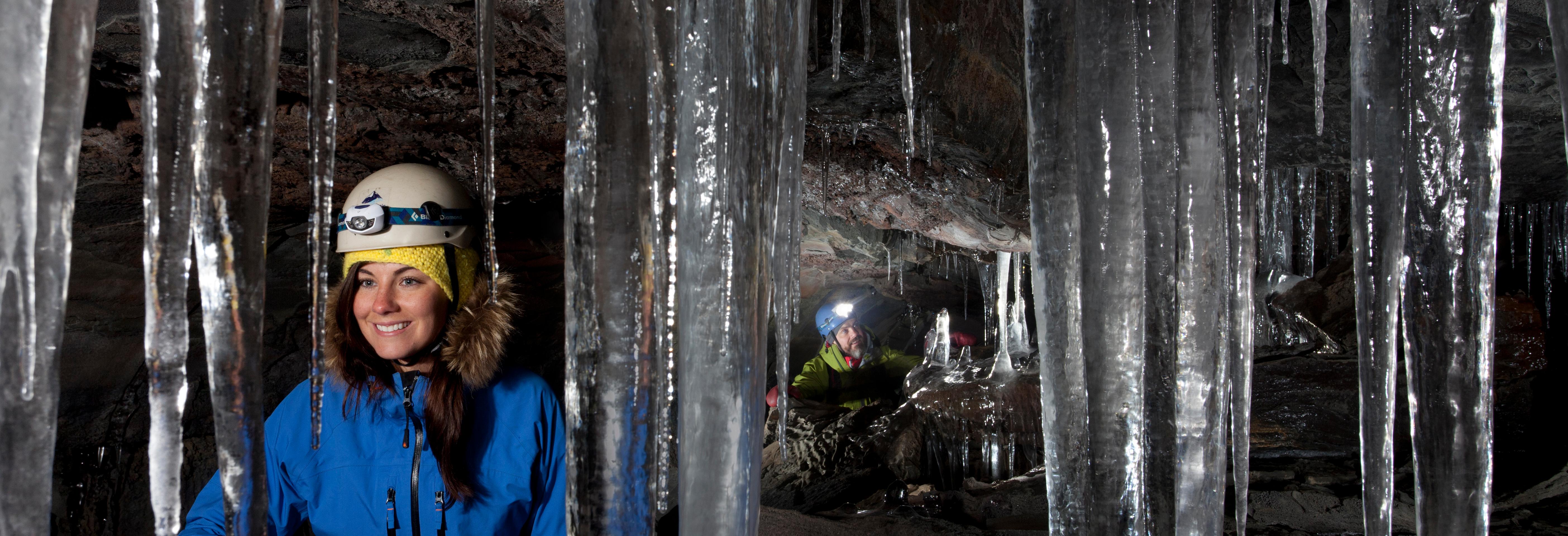 Visite du tunnel de lave de Raufarholshellir – à 30min de Reykjavik – transport en option