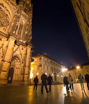 Visite guidée nocturne autour des mystères et légendes du Château de Prague